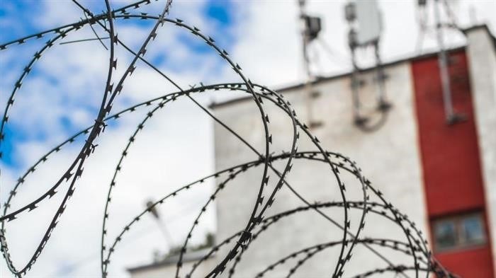 Жизнь заключенных: режим и условия содержания в колонии особого режима