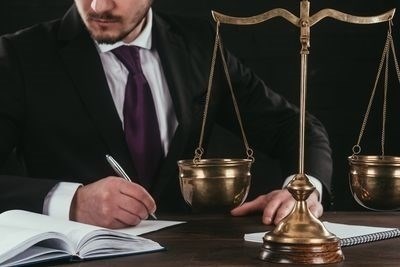РФ Какие выплаты положены людям, уволенным в запас?